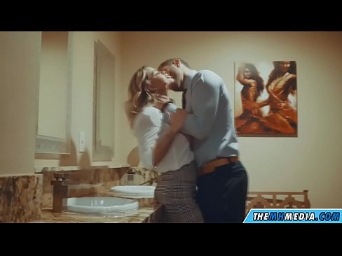 ❤️ Wanneer een rondborstige blondine je verleidt in een openbaar toilet Porno at nl.epicshowdown.top